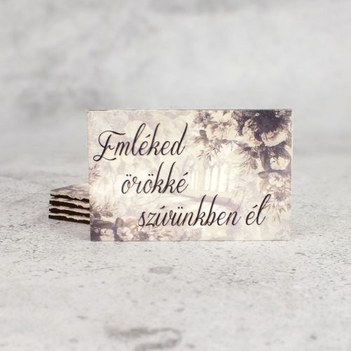 Nyomtatott fa tábla "Emléked örökké szívünkben él" 8,5x5,5 cm
