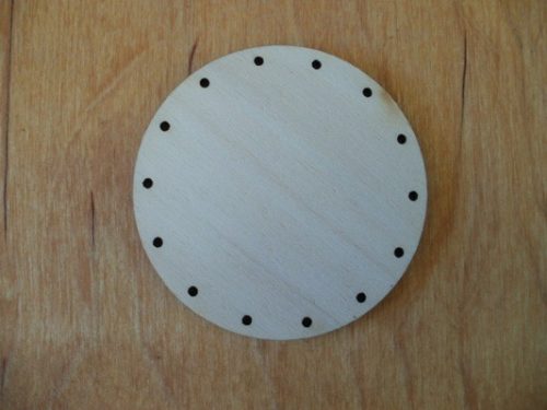 Falap,  kerek,  átmérő 7 cm, lyuk 2,5 mm