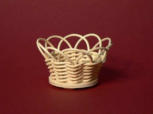 Csipkés szélű kis kosár, kosárfonó kézműves csomag peddignádból